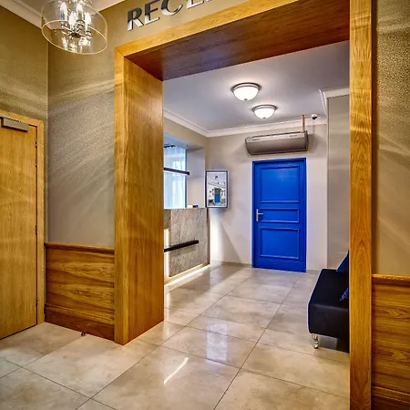 Joyinn Aparthotel 3*