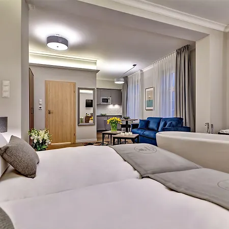 Joyinn Aparthotel 3*