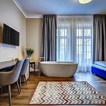 Joyinn Aparthotel 3*