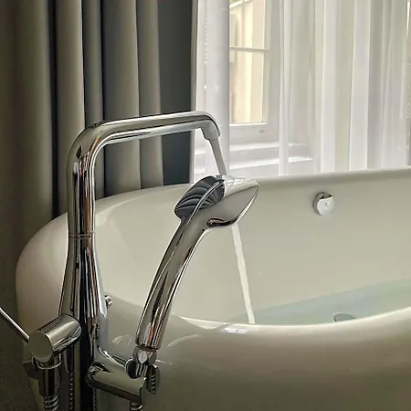 Joyinn Aparthotel 3*